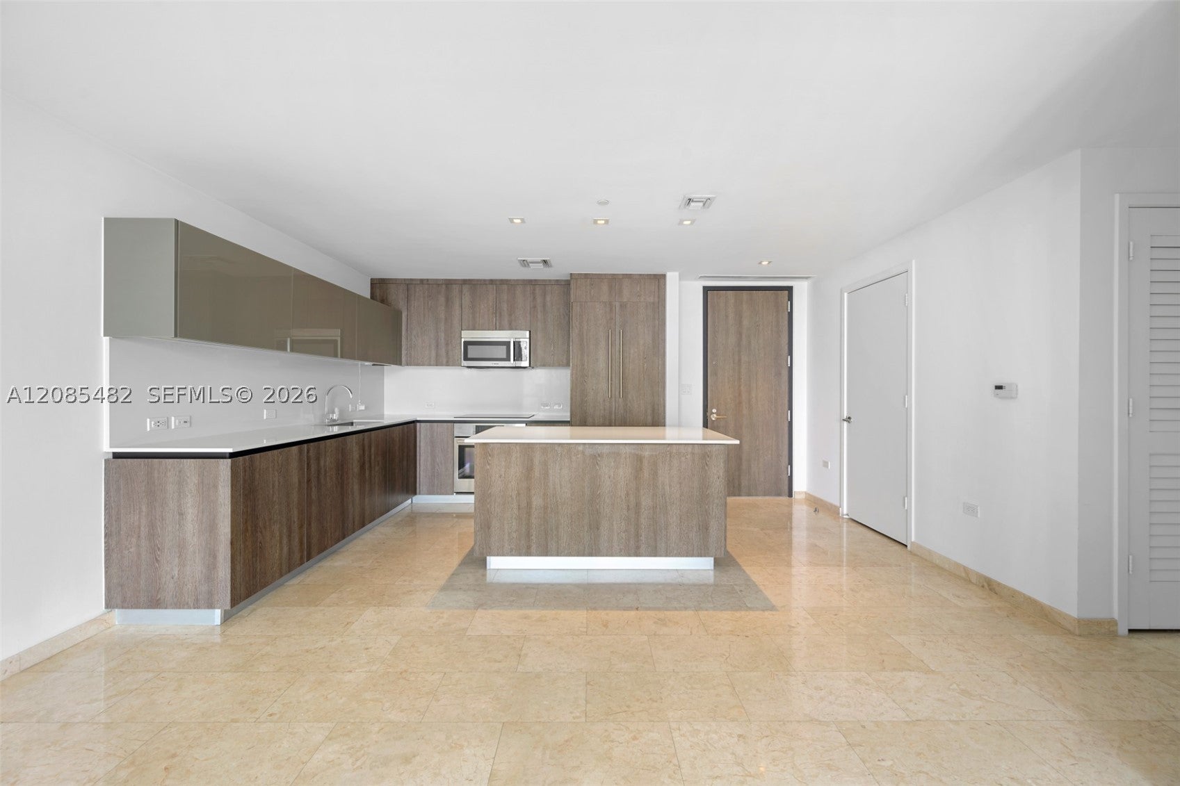 68 SE 6th St 910