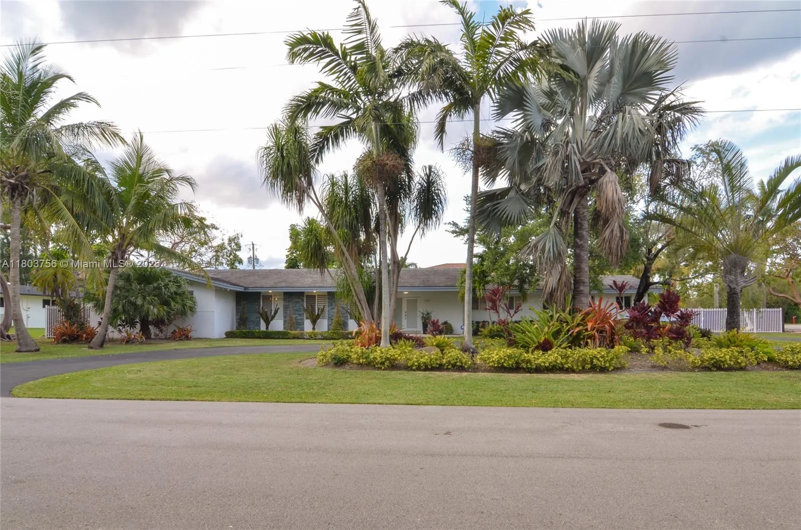 Pinecrest, Florida 33156, United States, 4 Bedrooms Bedrooms, ,2 BathroomsBathrooms,Residential,Active,130710