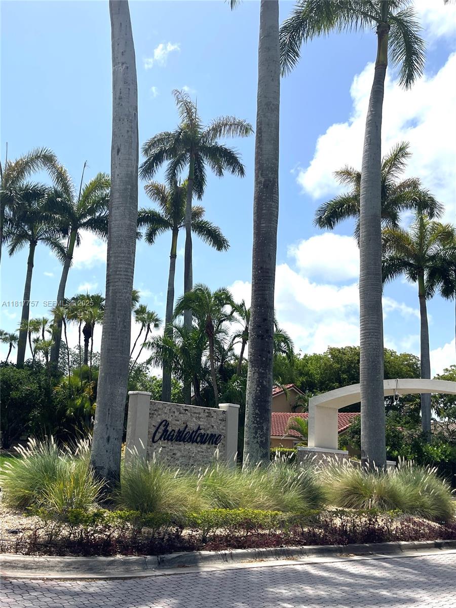 CHARLESTOWNE - Residential