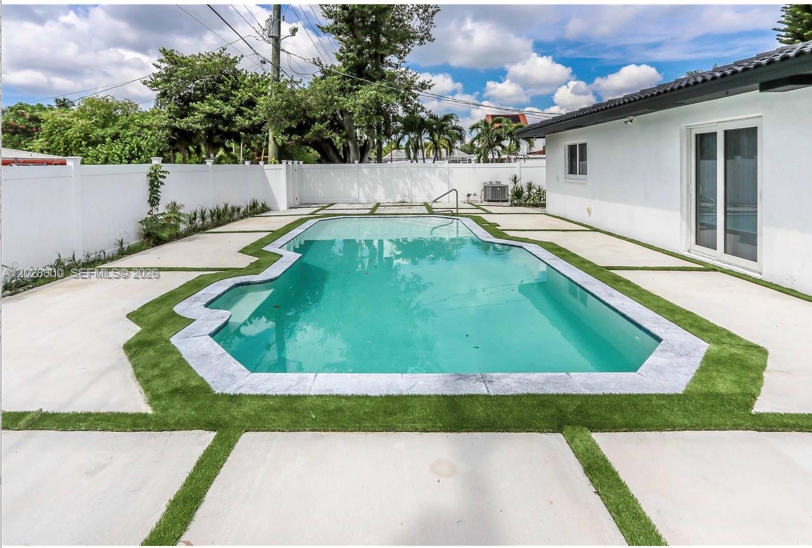 1110 S 14th Ave