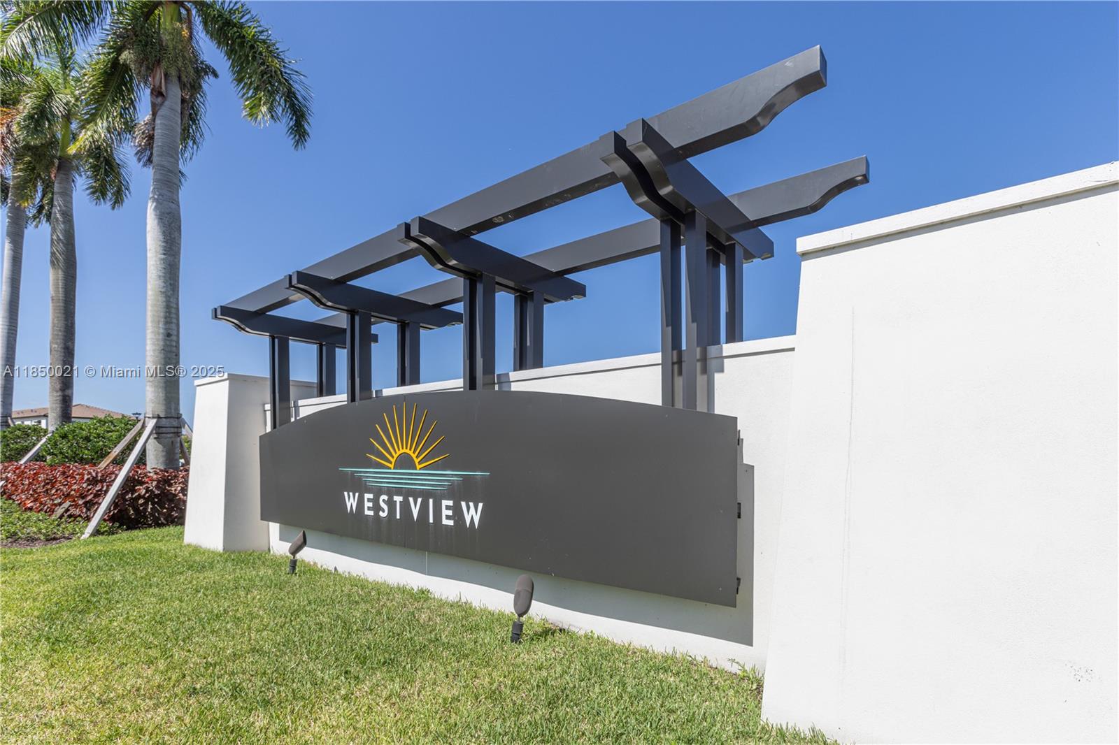 Elegant Corner Townhouse with Lake View in the Exclusive Westview Community !!!
Welcome to this stunning corner townhouse, the largest 3-bedroom model in the desirable gated community of Westview. With 1,827 SqFt of living space and a beautiful lakefront location, this home offers comfort and style.The main floor features an open-concept layout with a modern kitchen, quartz countertops, stainless steel appliances, and a private garage.Upstairs, the primary suite includes a walk-in closet, double vanity, and a spacious walk-in shower.
Enjoy resort-style amenities: clubhouse, pool, fitness center, kids’ playground, dog park, and 24/7 security.A perfect combination of design, functionality, and location.
Don’t miss this opportunity!!!