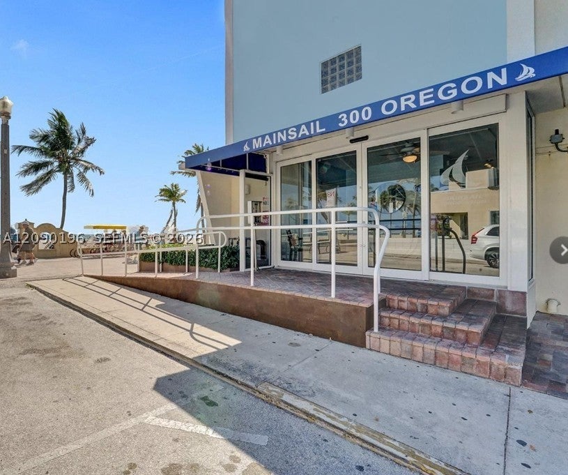 Photo of 300 Oregon St #204, Hollywood, FL 33019 (MLS # A12090196)