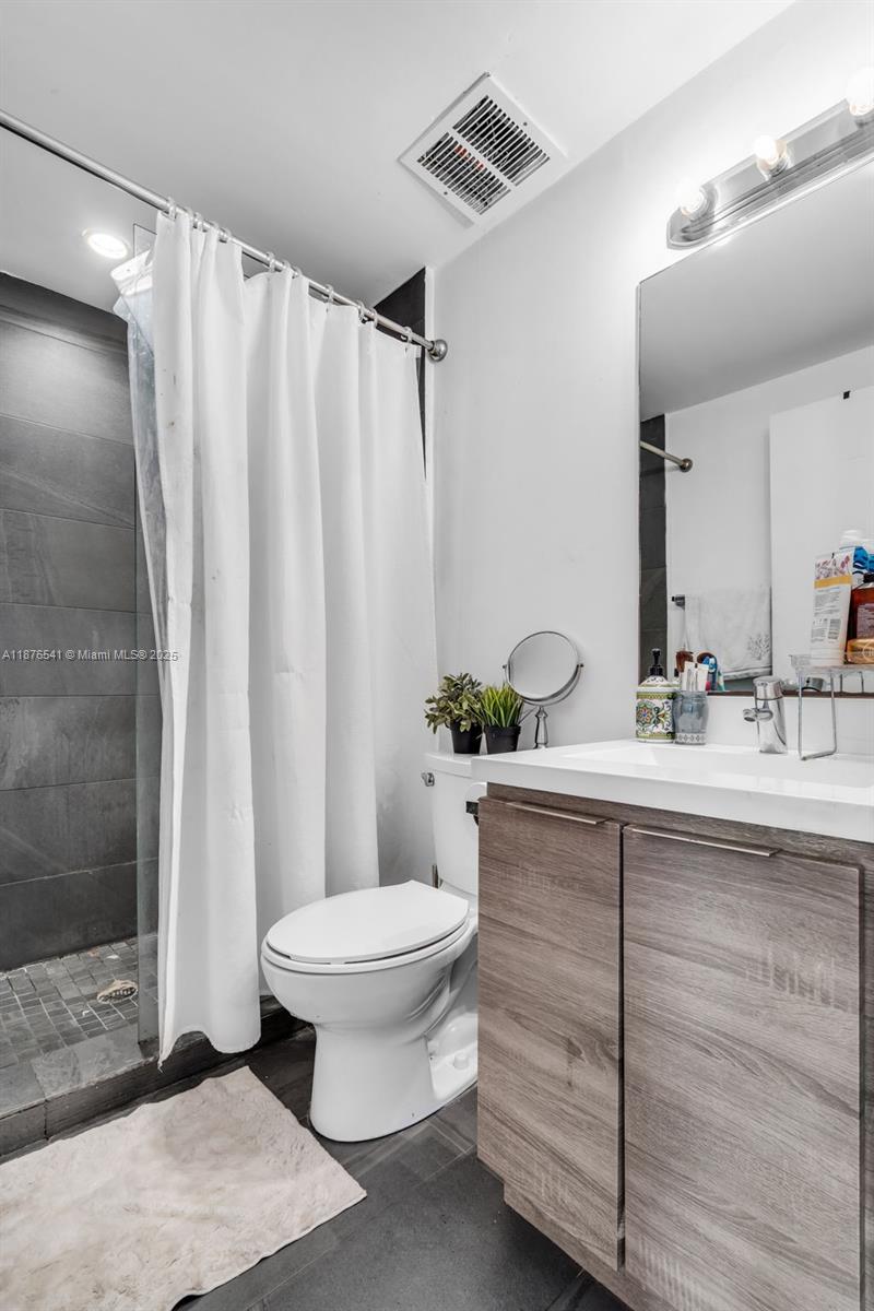 EVA CONDO - Residential Lease