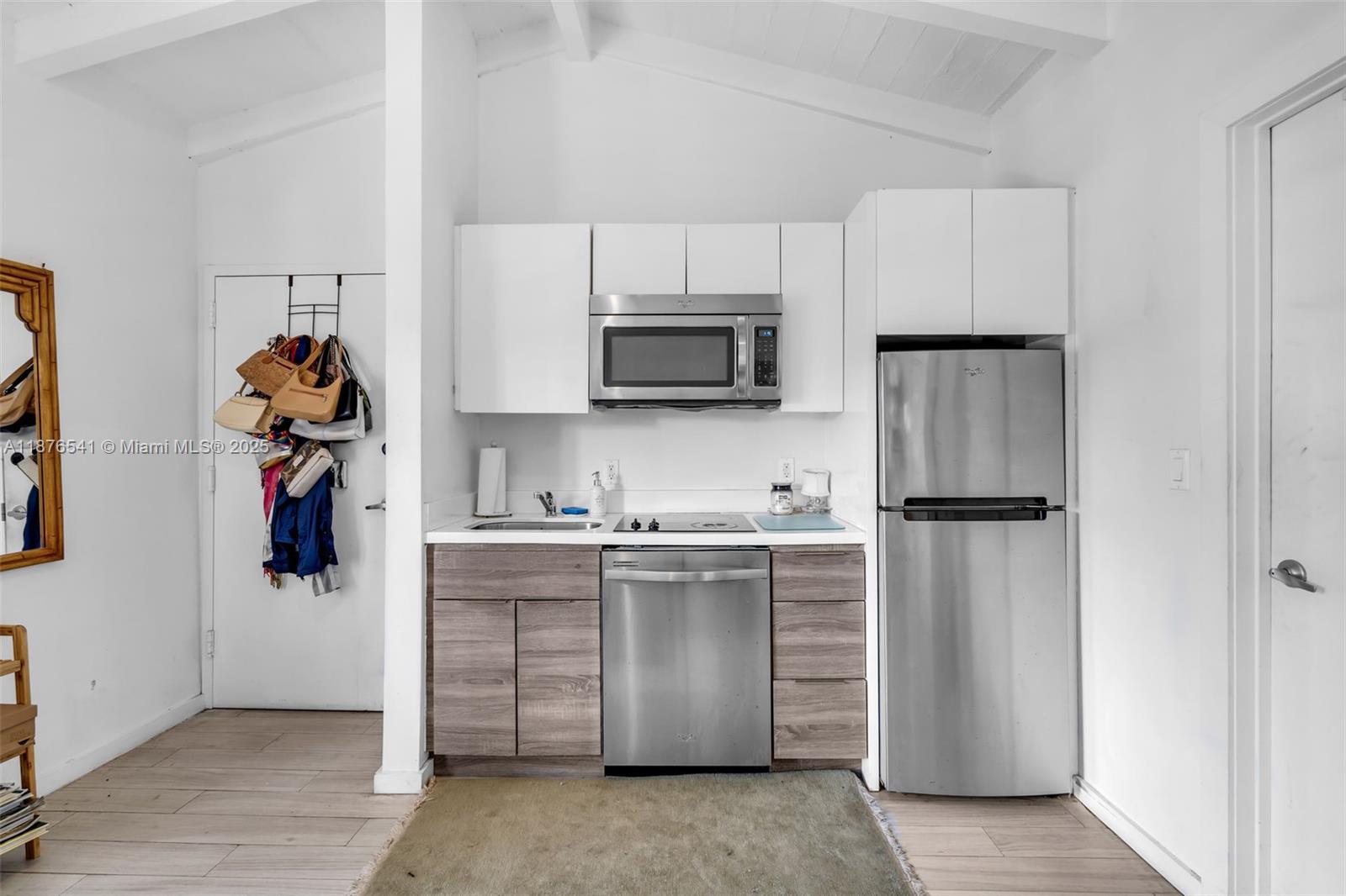 EVA CONDO - Residential Lease