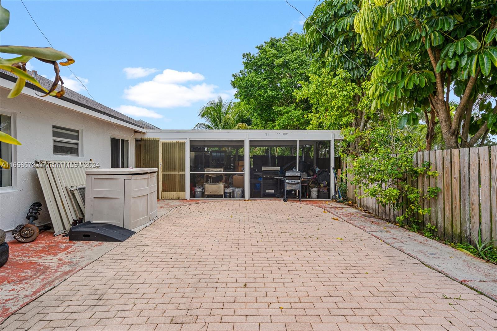 LESLIE ESTATES SEC 15 - Residential