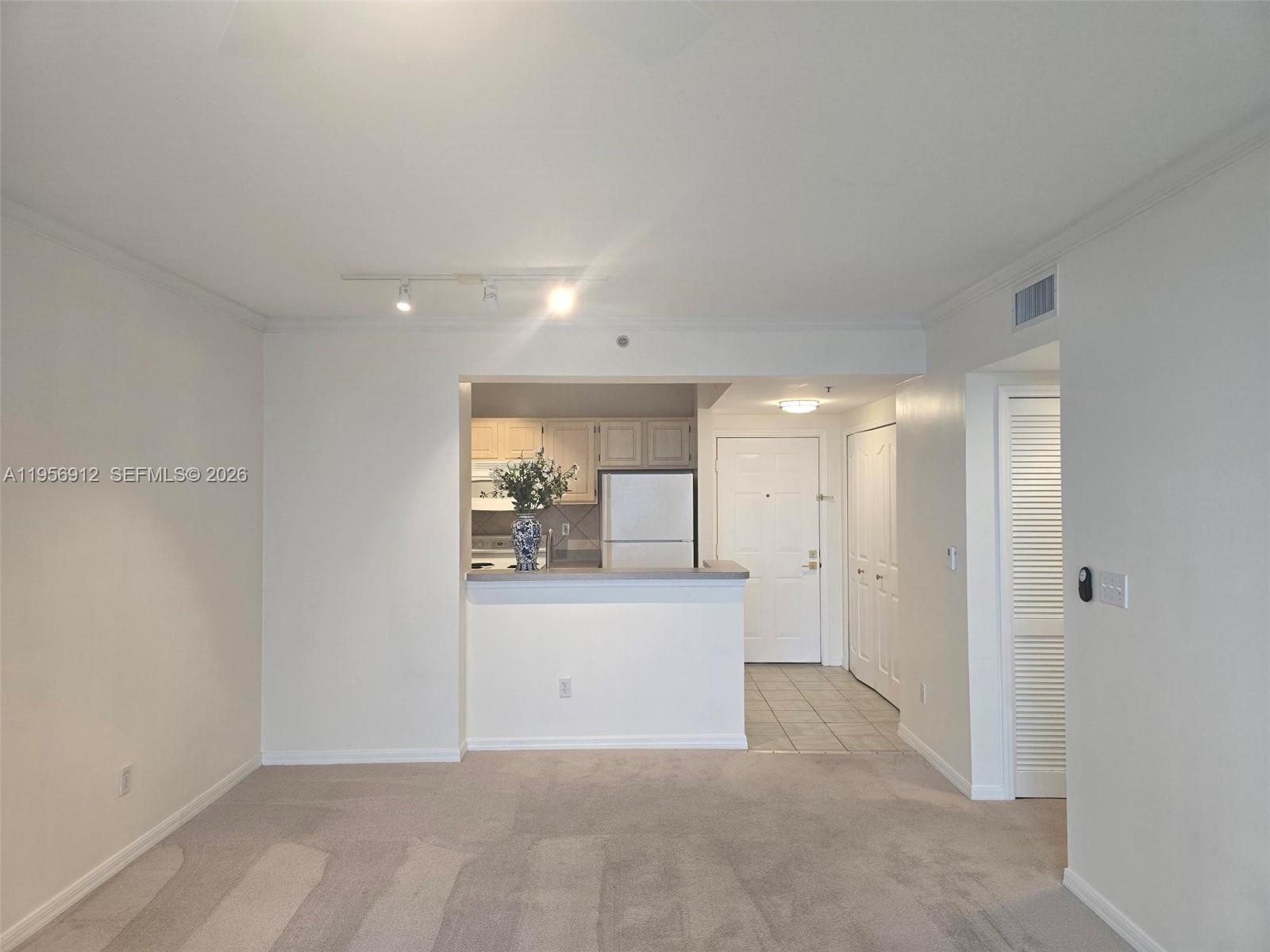 DA VINCI ON DOUGLAS CONDO - Residential Lease