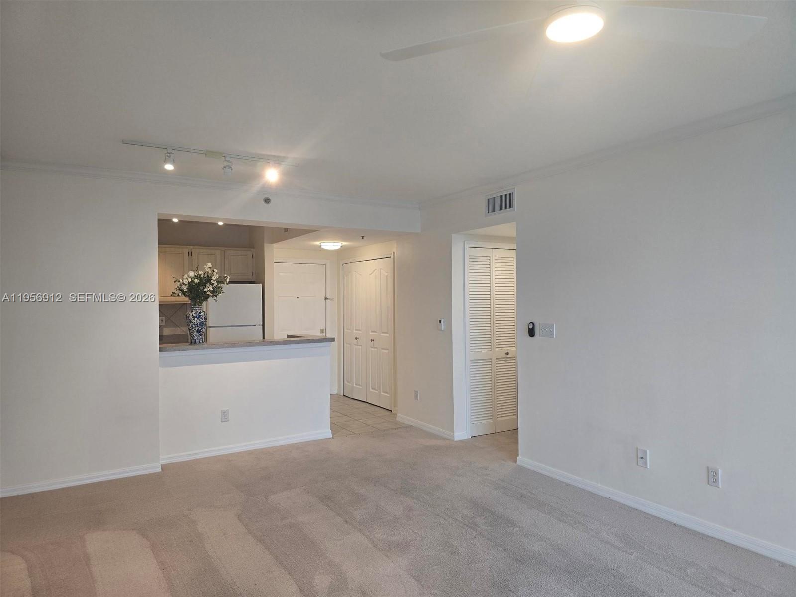 DA VINCI ON DOUGLAS CONDO - Residential Lease