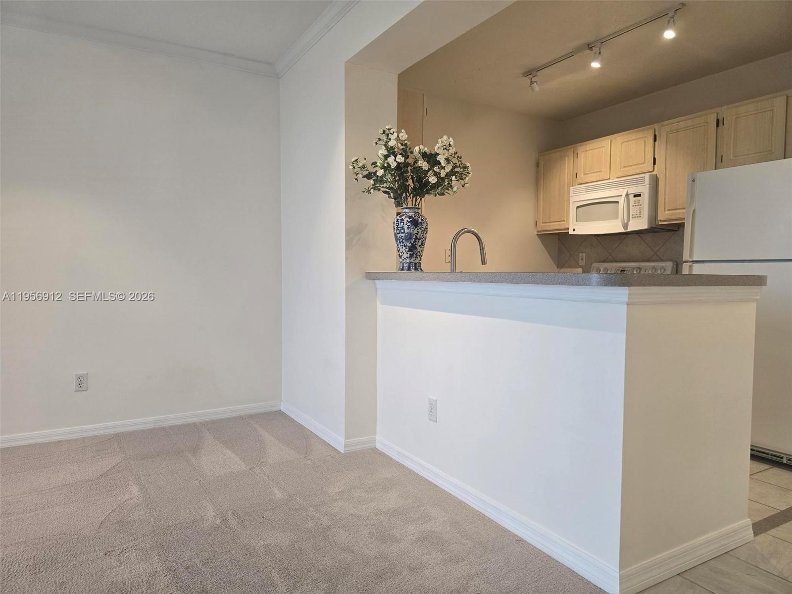 DA VINCI ON DOUGLAS CONDO - Residential Lease