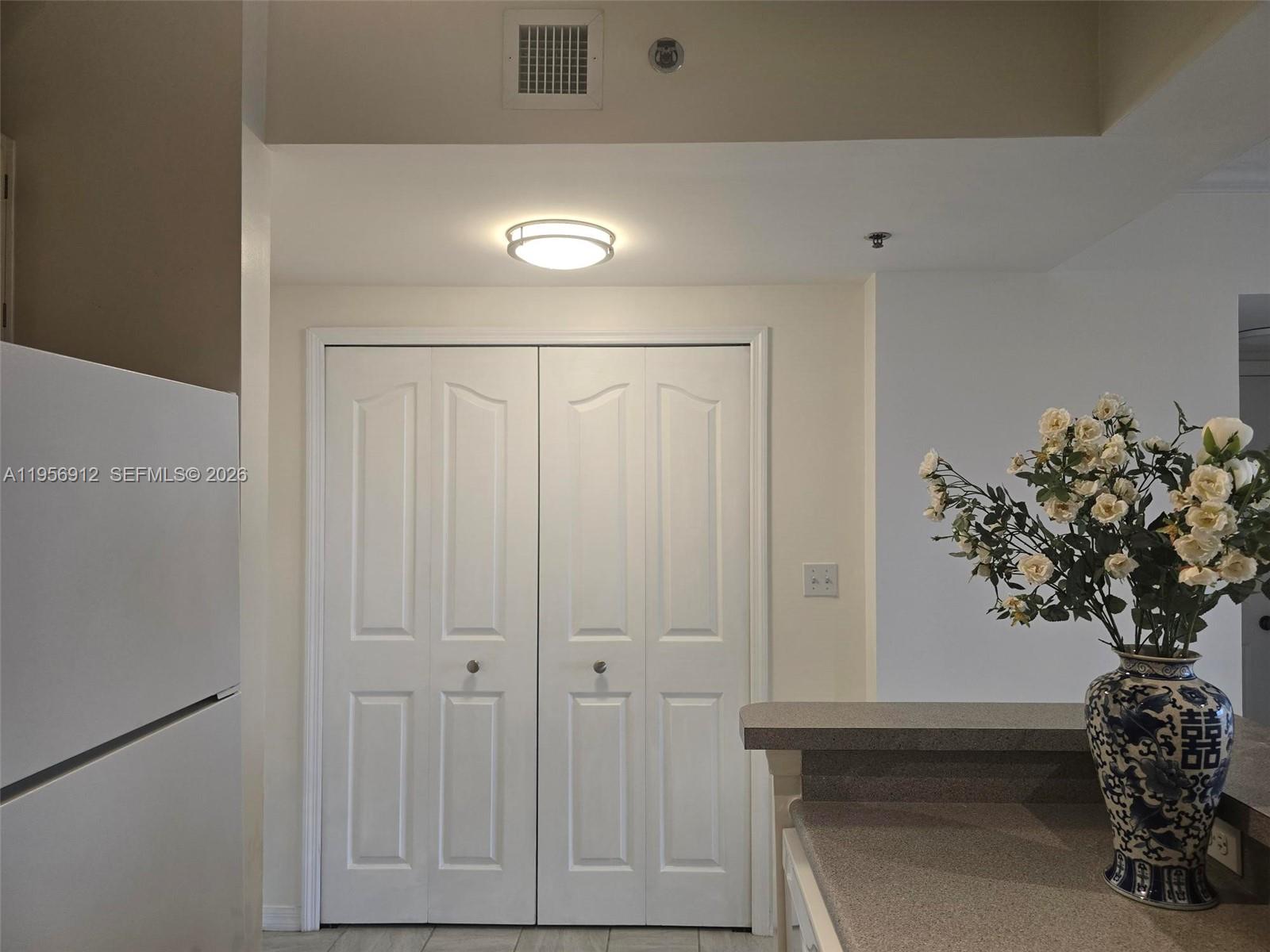 DA VINCI ON DOUGLAS CONDO - Residential Lease