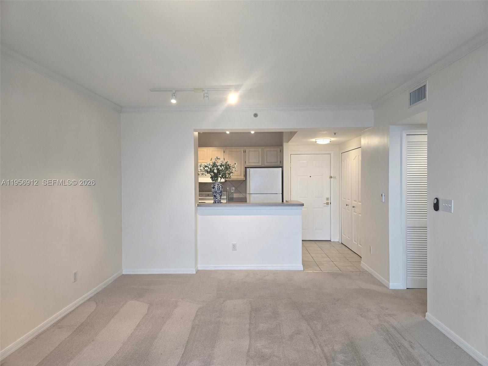 DA VINCI ON DOUGLAS CONDO - Residential Lease