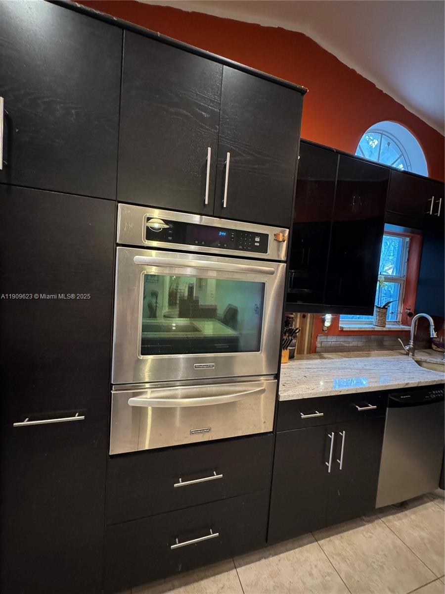 COUNTRY ISLES GARDEN HOME - Residential