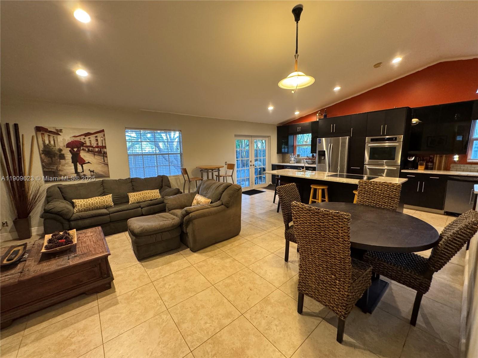 COUNTRY ISLES GARDEN HOME - Residential