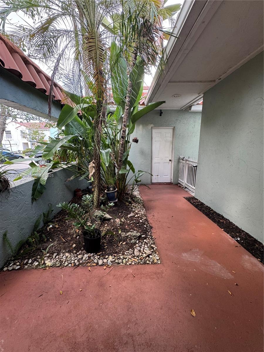 COUNTRY ISLES GARDEN HOME - Residential