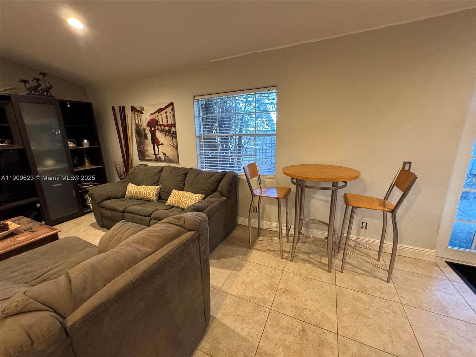 COUNTRY ISLES GARDEN HOME - Residential