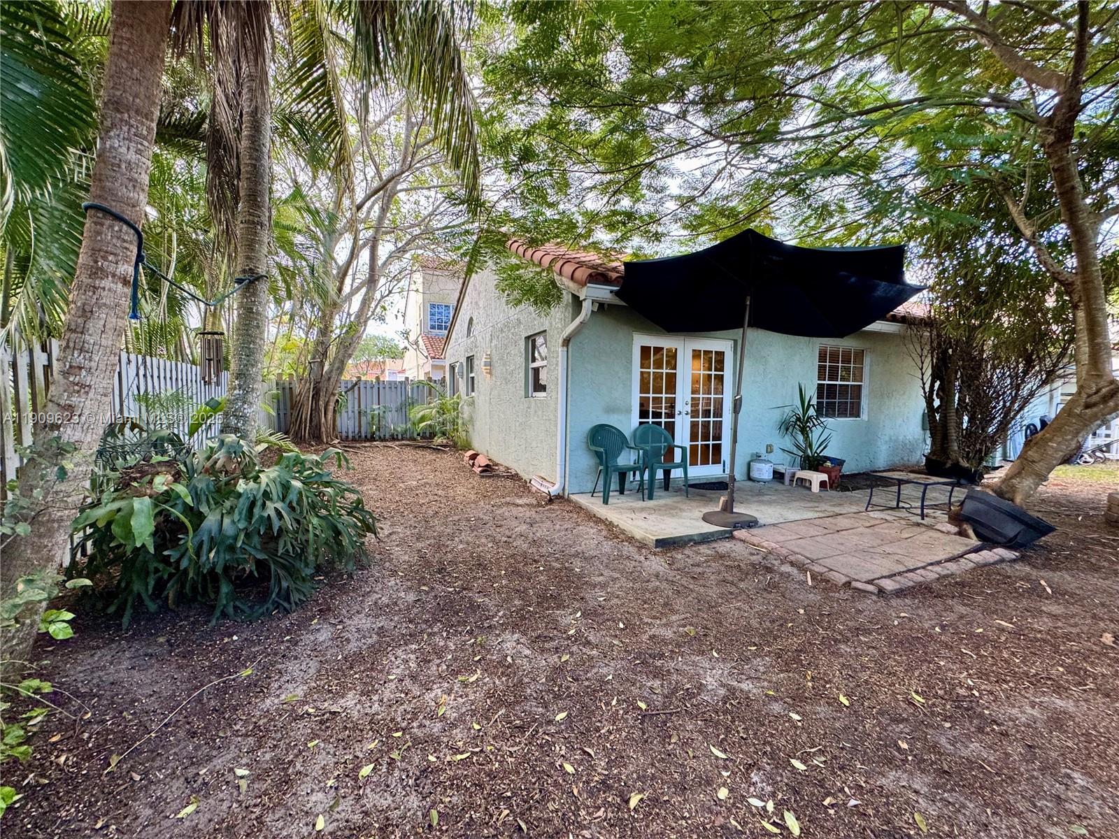 COUNTRY ISLES GARDEN HOME - Residential