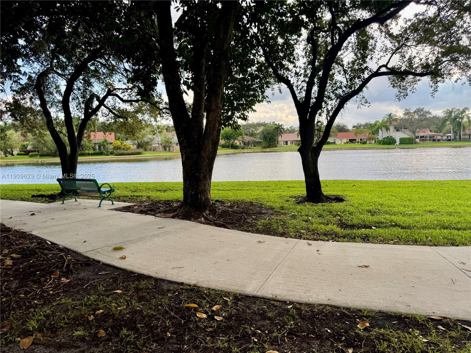 COUNTRY ISLES GARDEN HOME - Residential