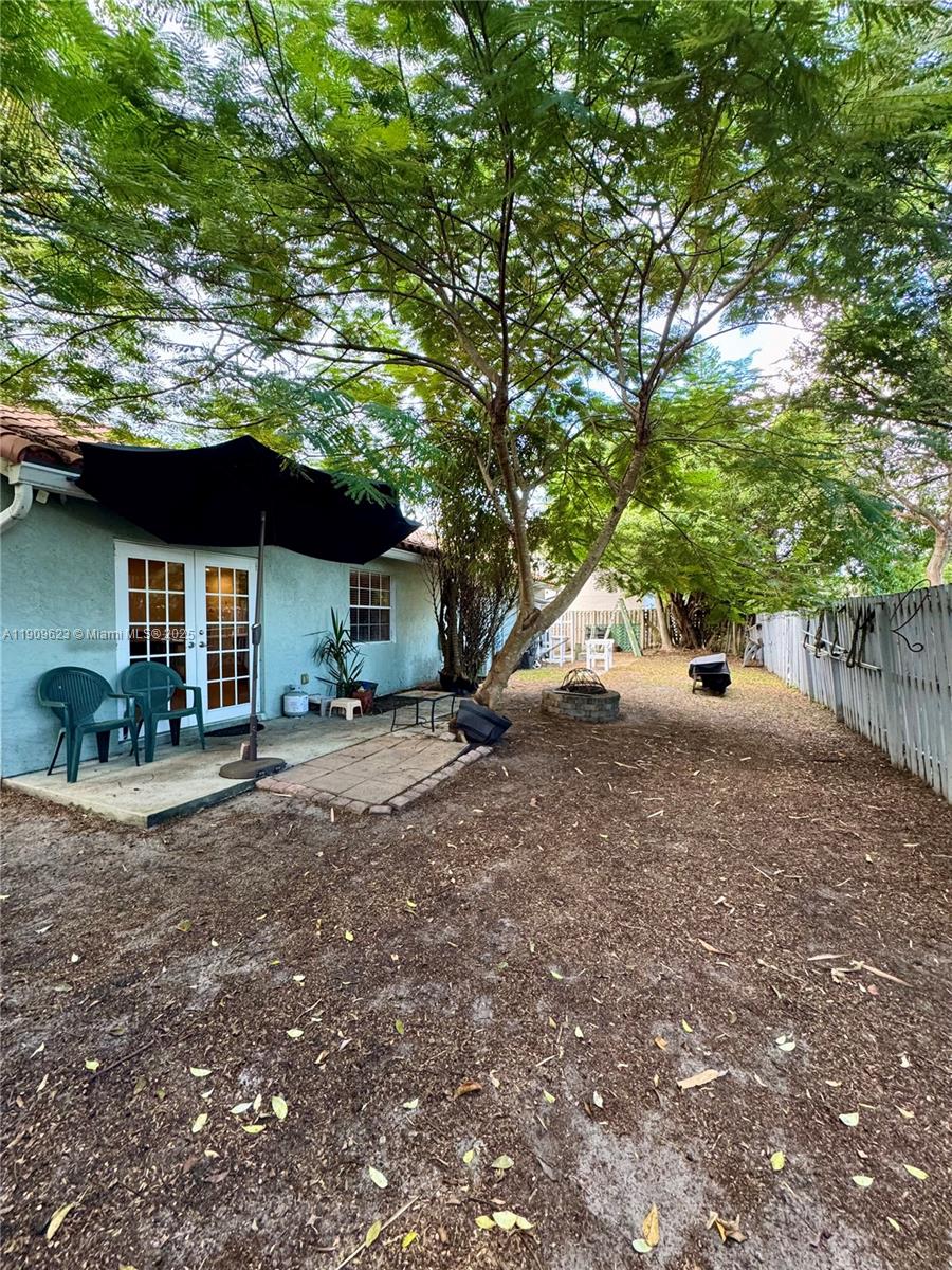 COUNTRY ISLES GARDEN HOME - Residential