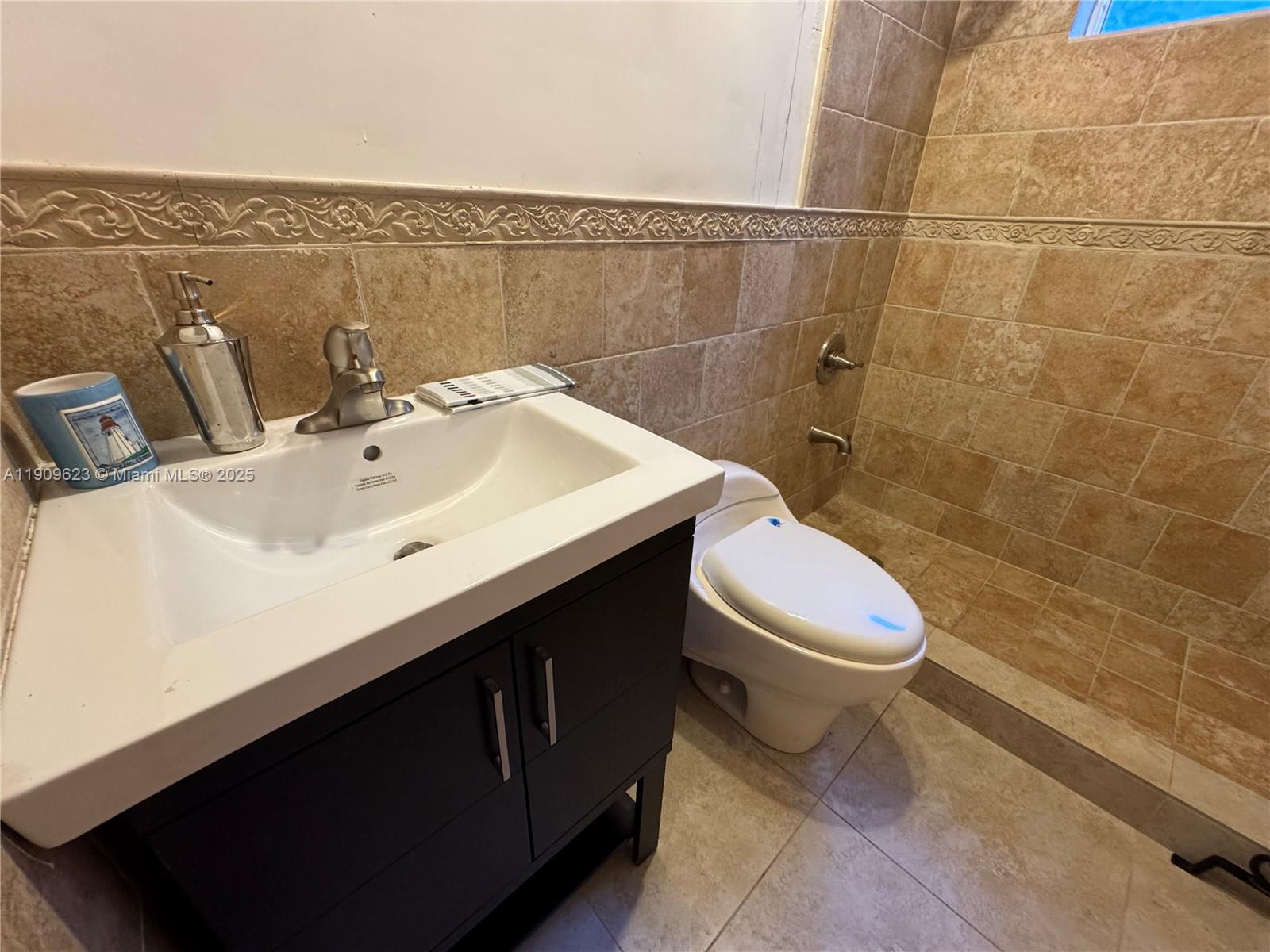 COUNTRY ISLES GARDEN HOME - Residential