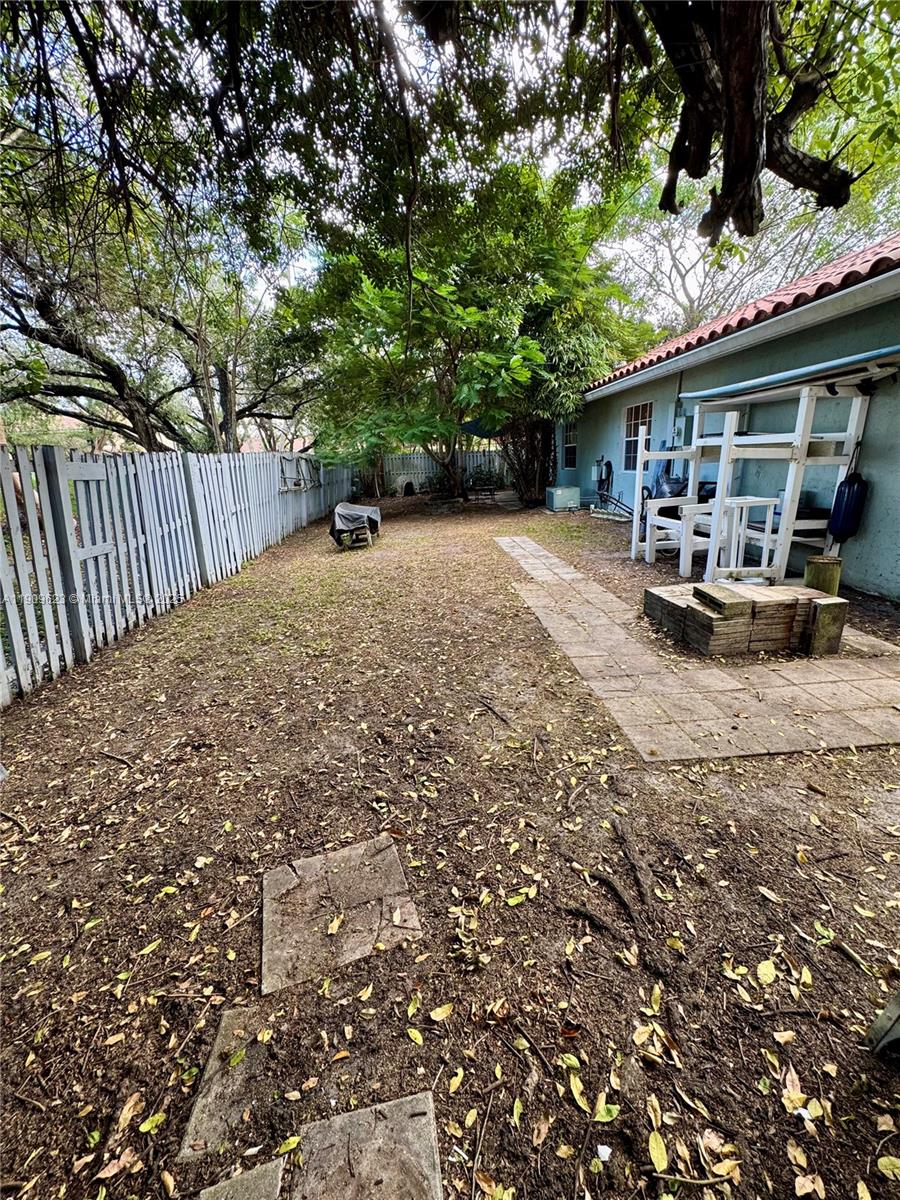 COUNTRY ISLES GARDEN HOME - Residential