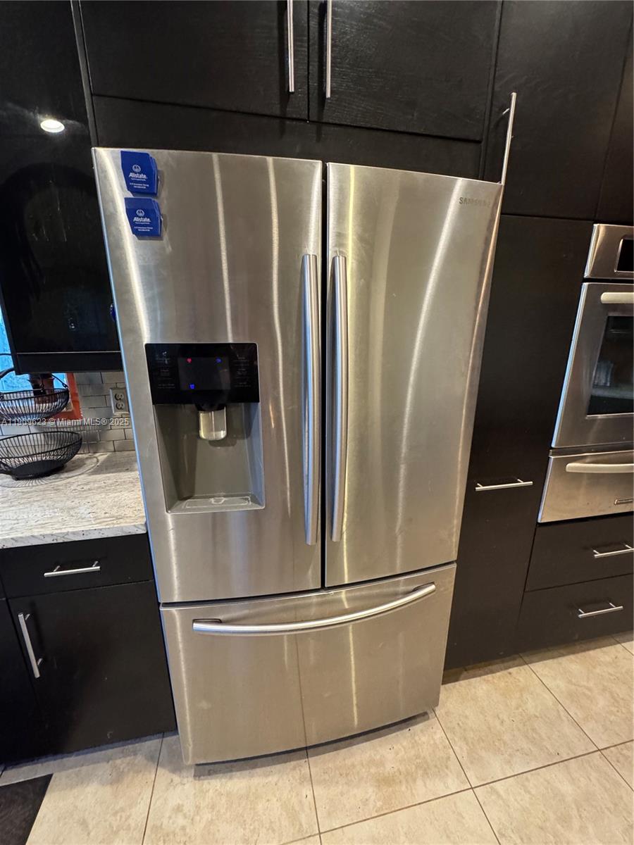 COUNTRY ISLES GARDEN HOME - Residential