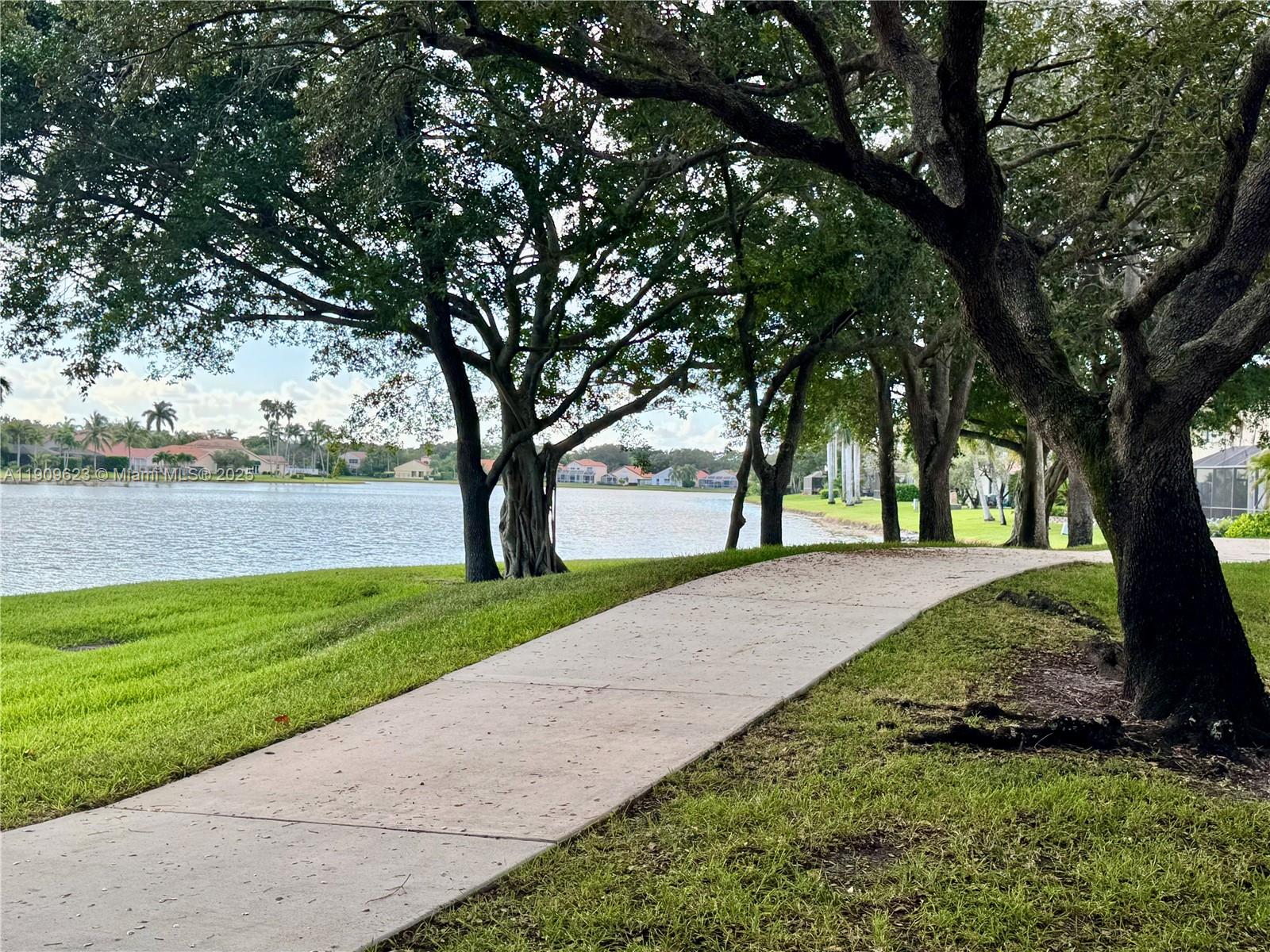 COUNTRY ISLES GARDEN HOME - Residential