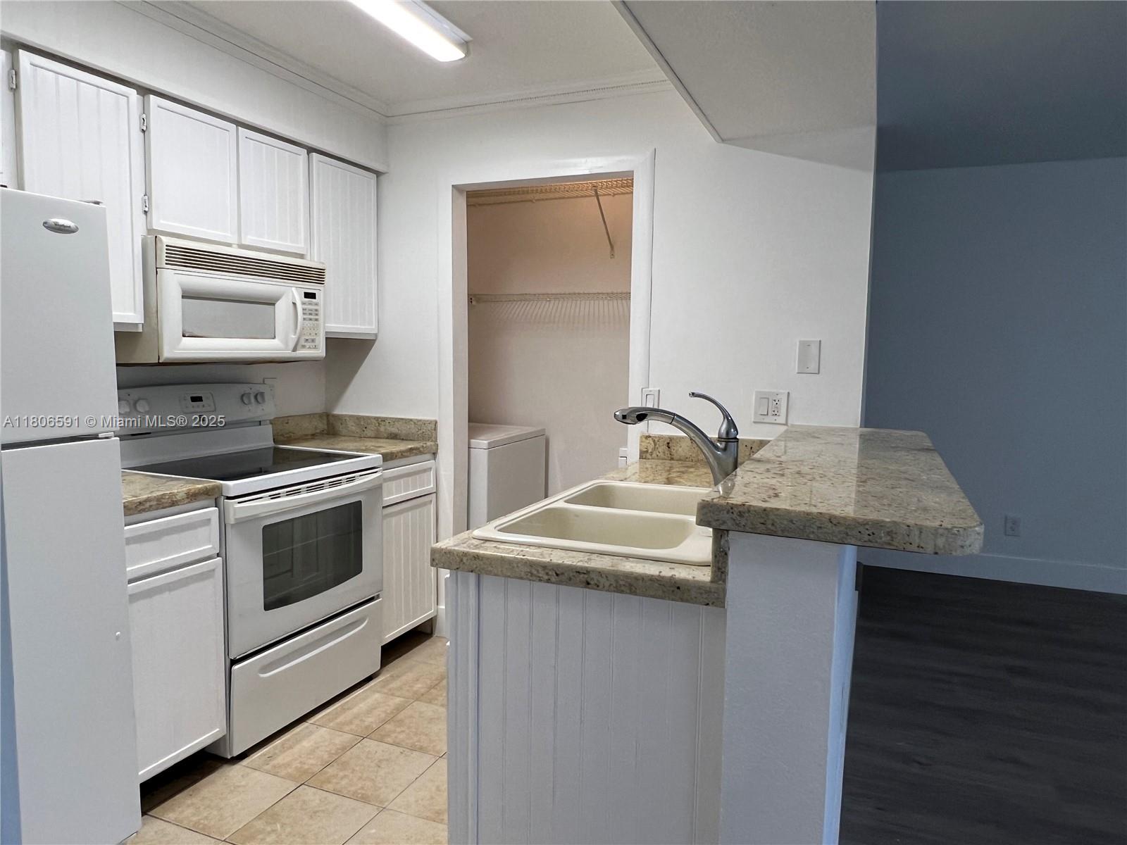 Rental Property at 1267 Sw 46th Ave 2308, Pompano Beach, Broward County, Florida - Bedrooms: 1 
Bathrooms: 1  - $1,500 MO.