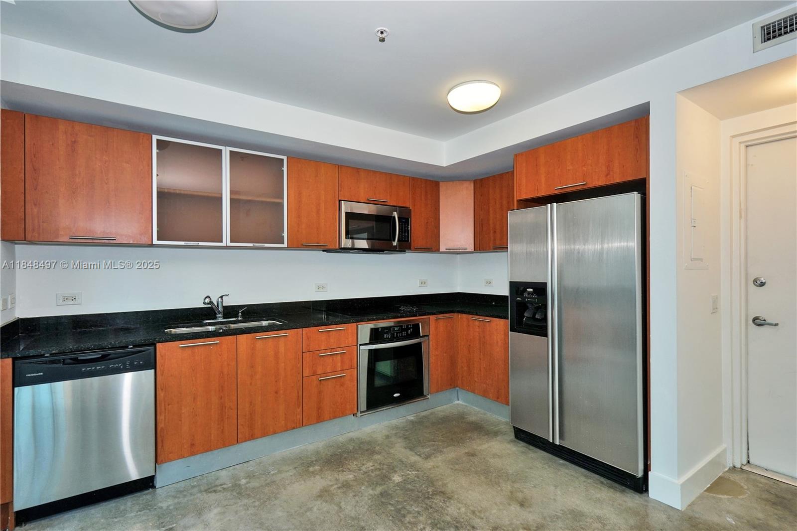480 NE 30th St L106