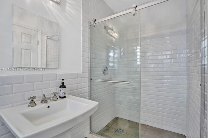 HAYNSWORTH BEACH SUB - Residential Income