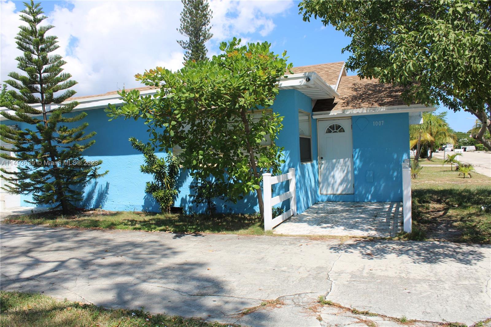 1007 N E St St, Lake Worth, Palm Beach County, Florida - 3 Bedrooms  
2 Bathrooms - 