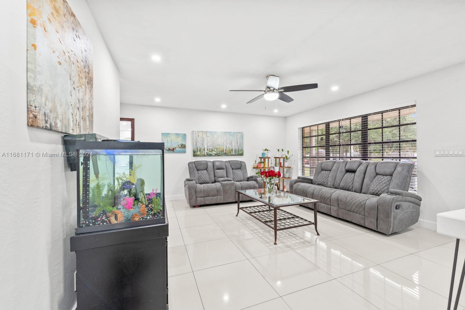 PALM LANE HOMES IN MIRAMA - Residential