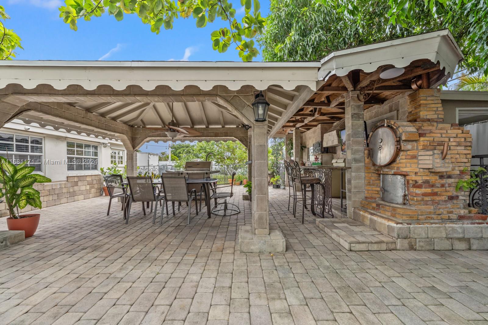 PALM LANE HOMES IN MIRAMA - Residential
