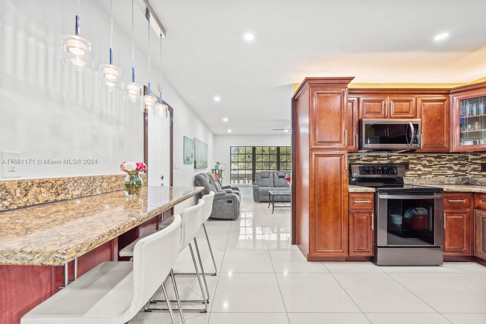 PALM LANE HOMES IN MIRAMA - Residential