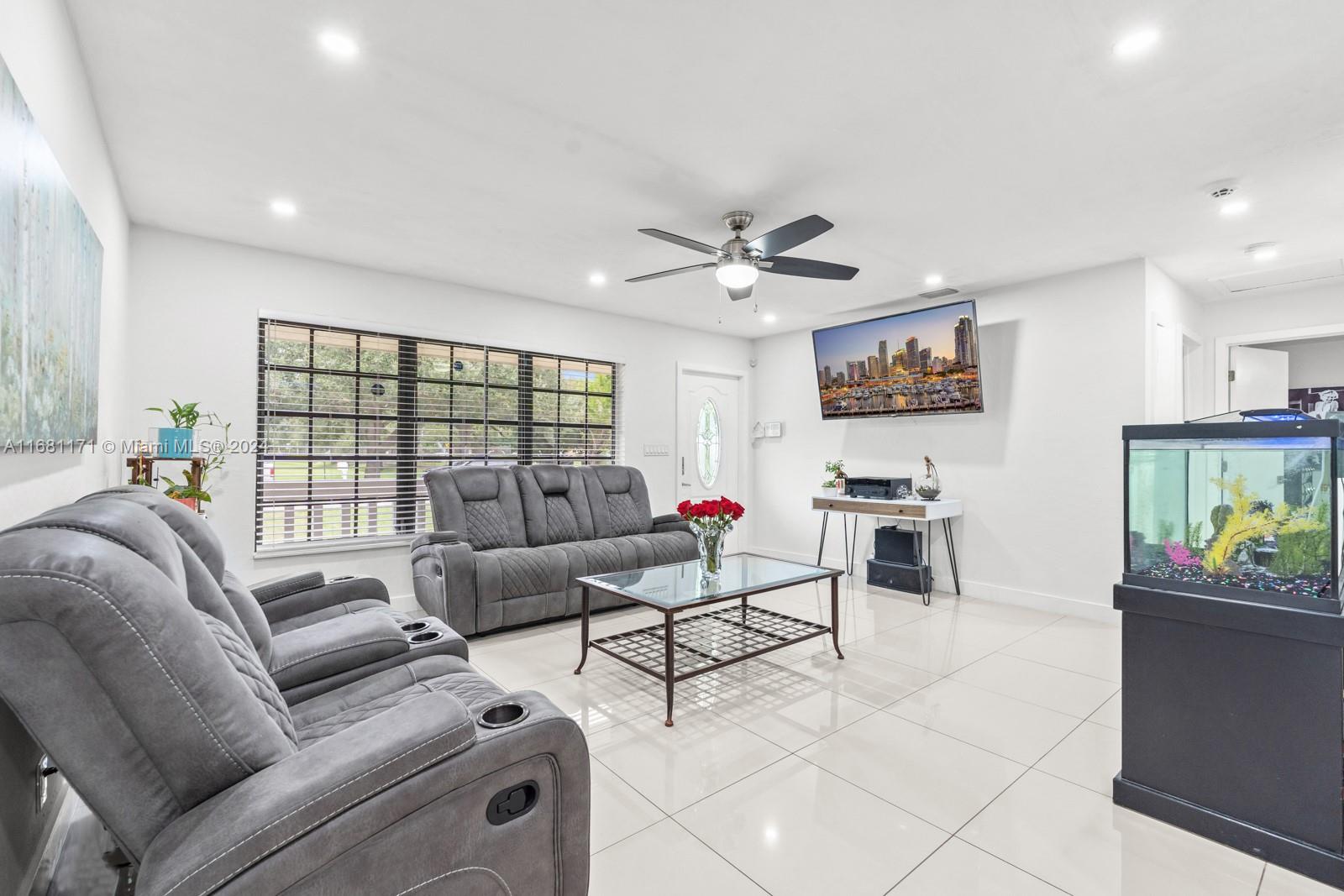 PALM LANE HOMES IN MIRAMA - Residential
