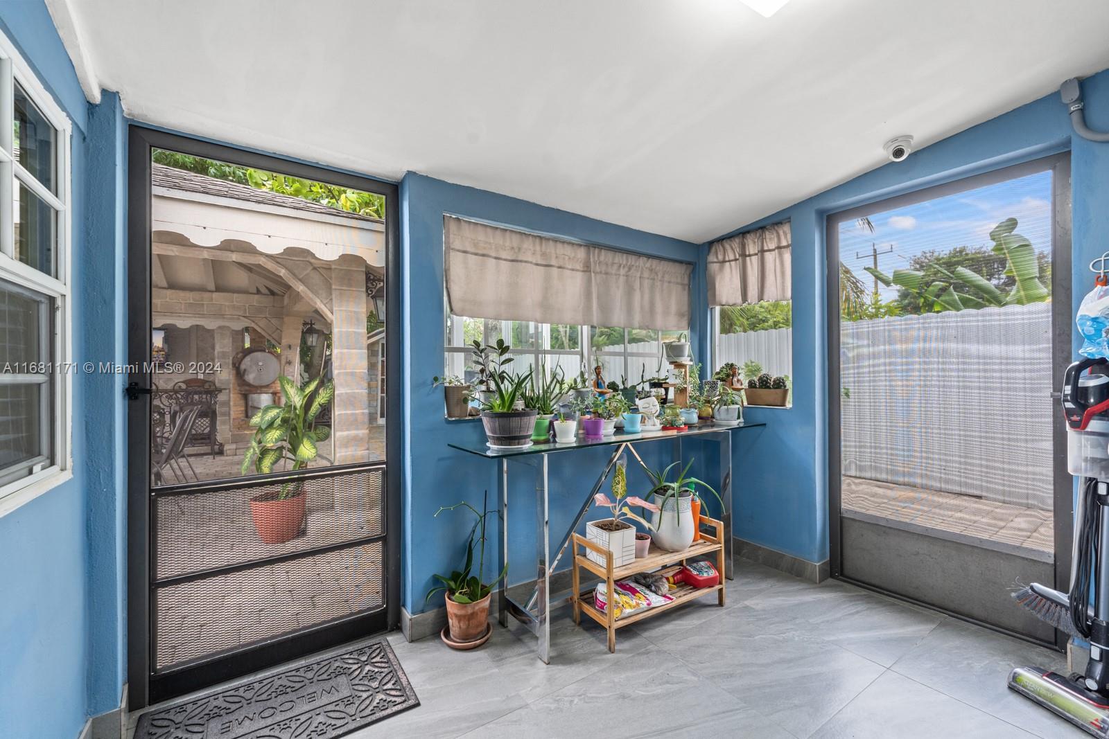 PALM LANE HOMES IN MIRAMA - Residential
