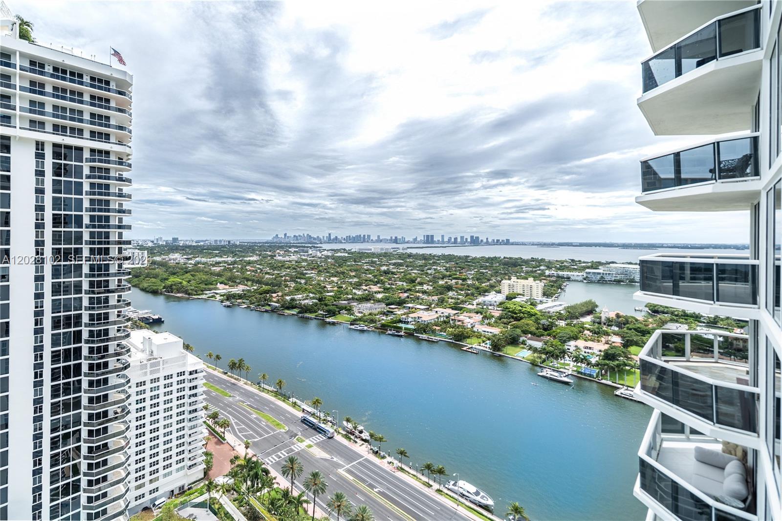 4779 Collins Ave 3504