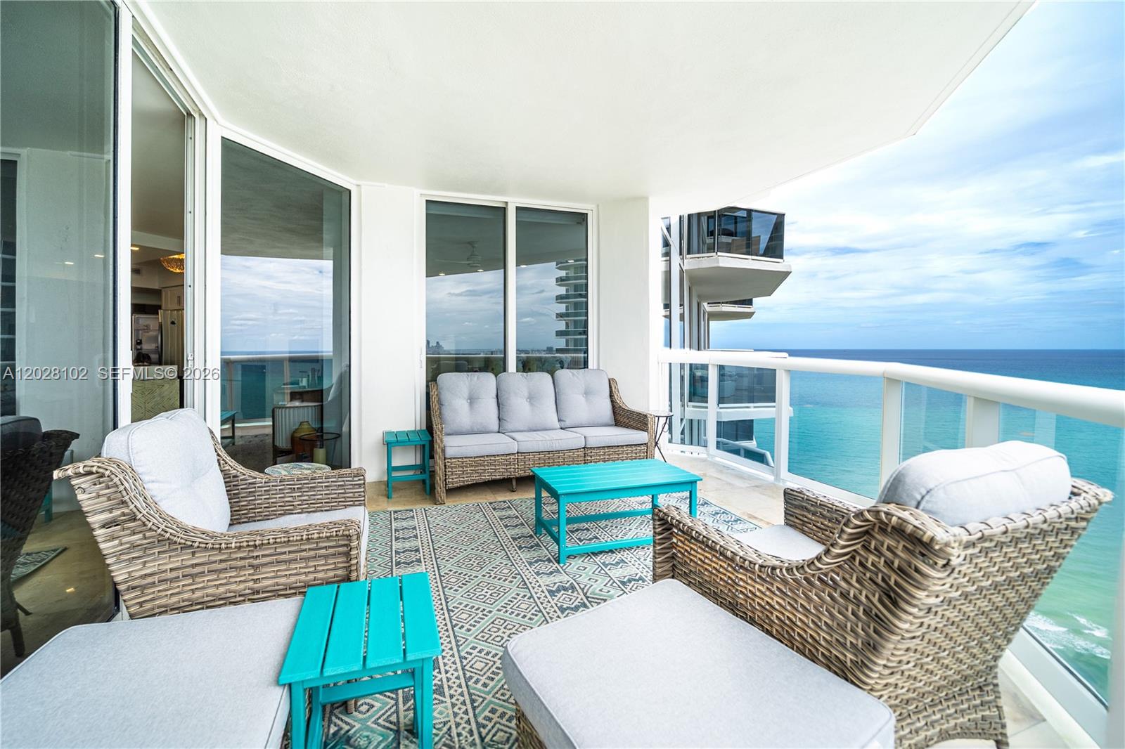 4779 Collins Ave 3504