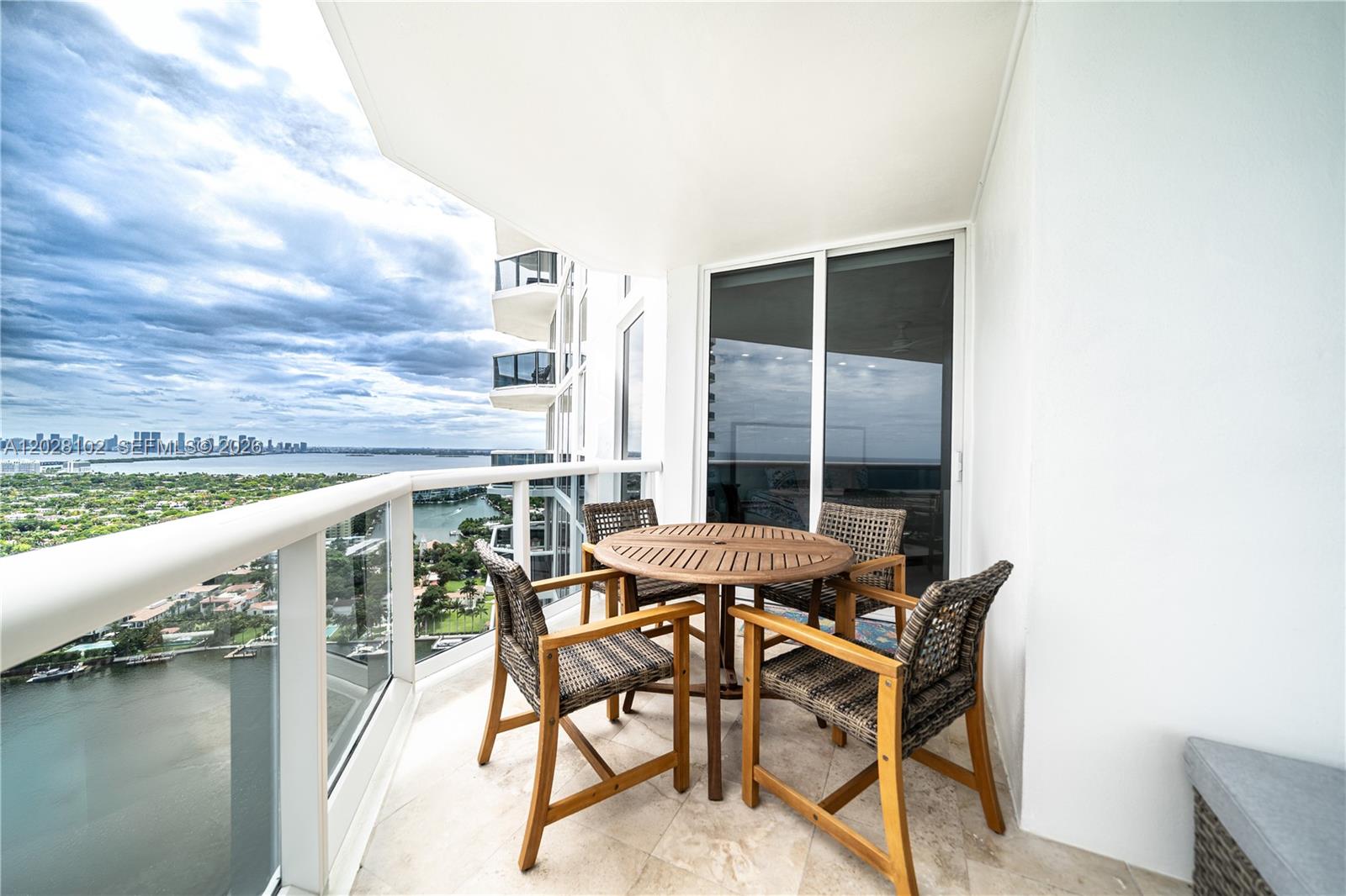 4779 Collins Ave 3504
