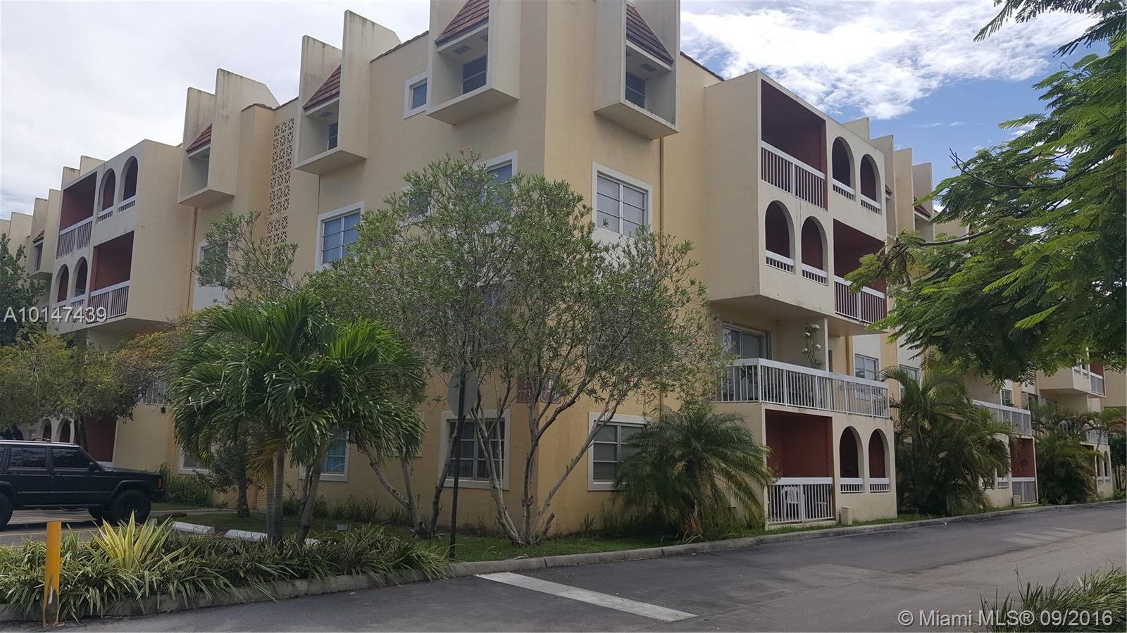 Nice 1/1 in full service community located close to Dadeland Mall, US1, and 826. Amenities include pool, tennis, and spa.