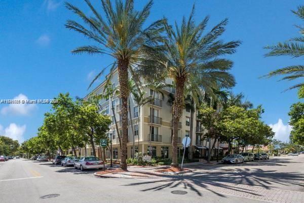 1919 Van Buren St 313A