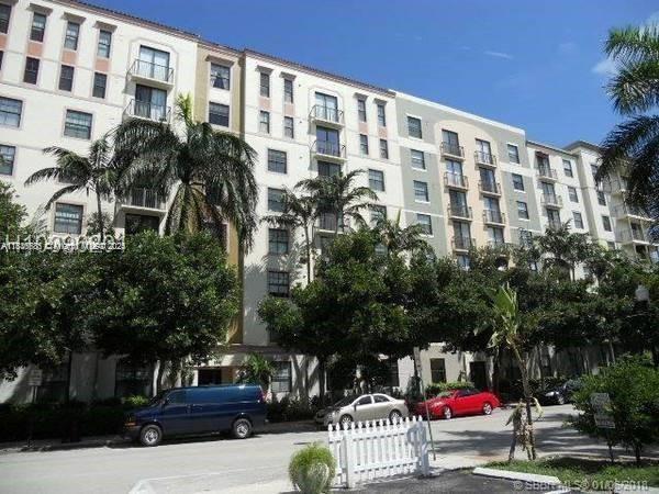1919 Van Buren St 313A