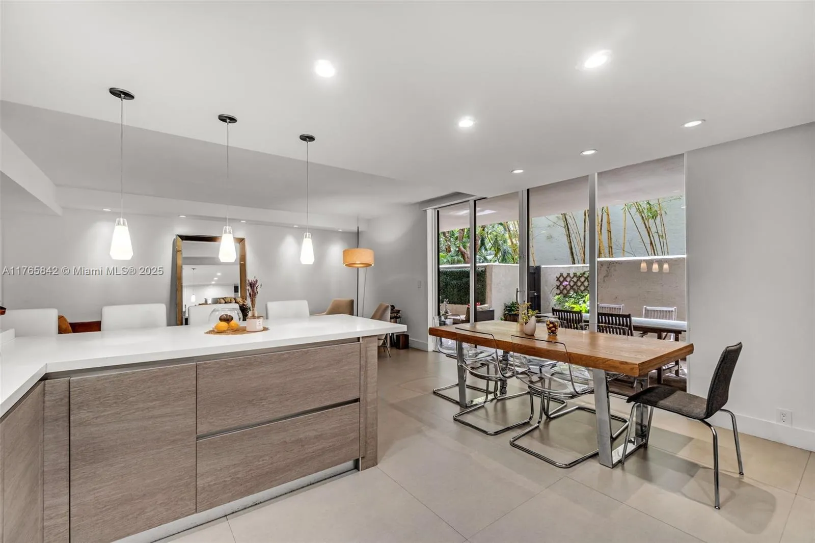 Key Biscayne, Florida 33149, United States, 4 Bedrooms Bedrooms, ,3 BathroomsBathrooms,Residential,Active,91079