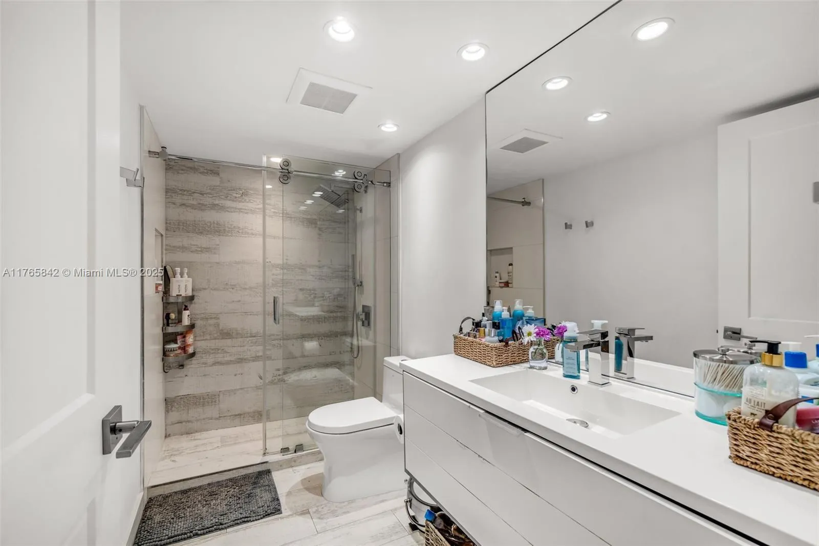 Key Biscayne, Florida 33149, United States, 4 Bedrooms Bedrooms, ,3 BathroomsBathrooms,Residential,Active,91079