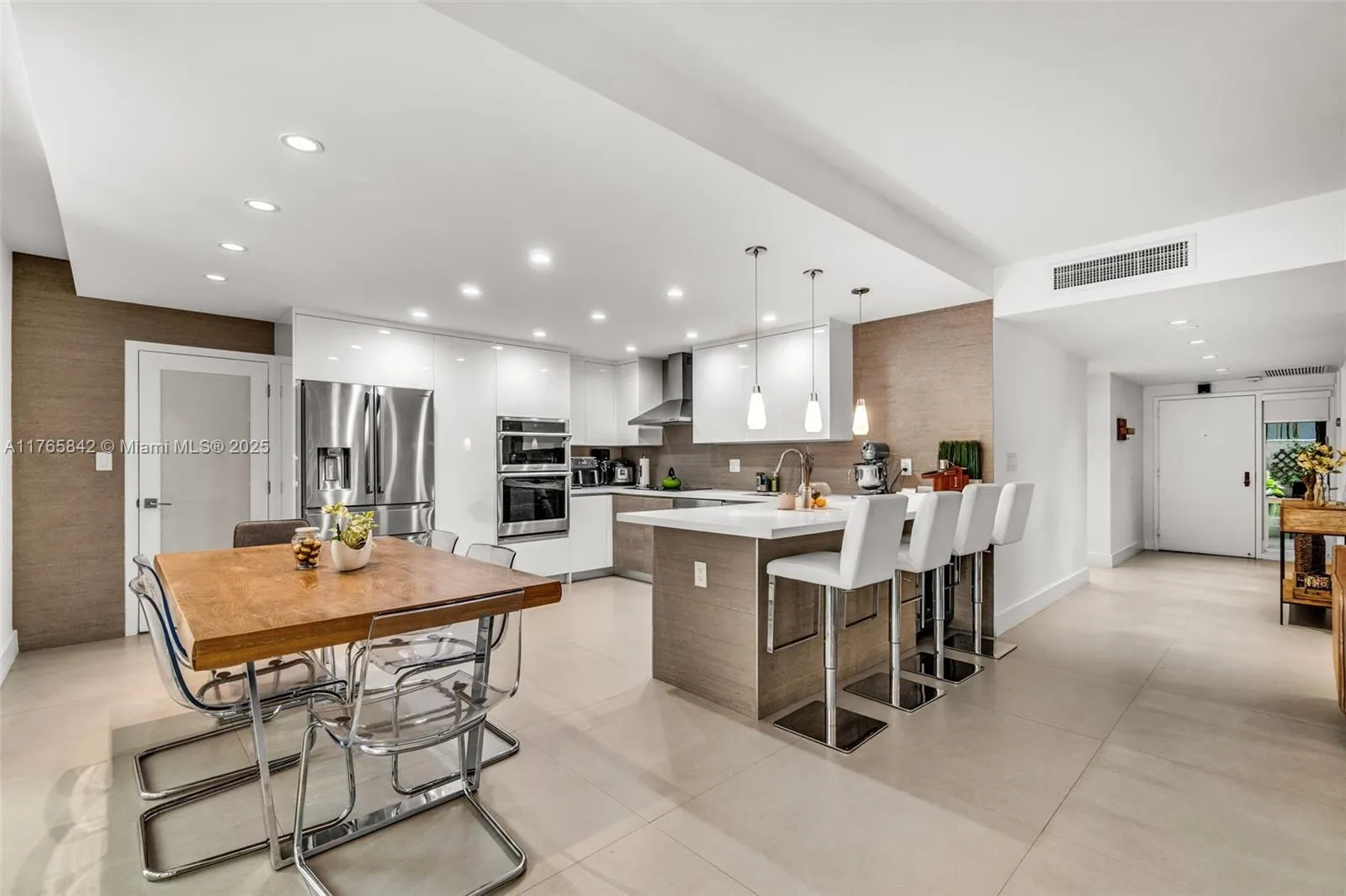 Key Biscayne, Florida 33149, United States, 4 Bedrooms Bedrooms, ,3 BathroomsBathrooms,Residential,Active,91079