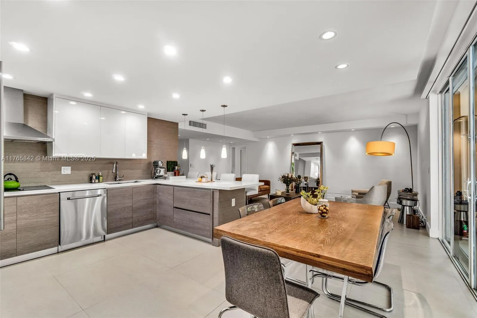 Key Biscayne, Florida 33149, United States, 4 Bedrooms Bedrooms, ,3 BathroomsBathrooms,Residential,Active,91079