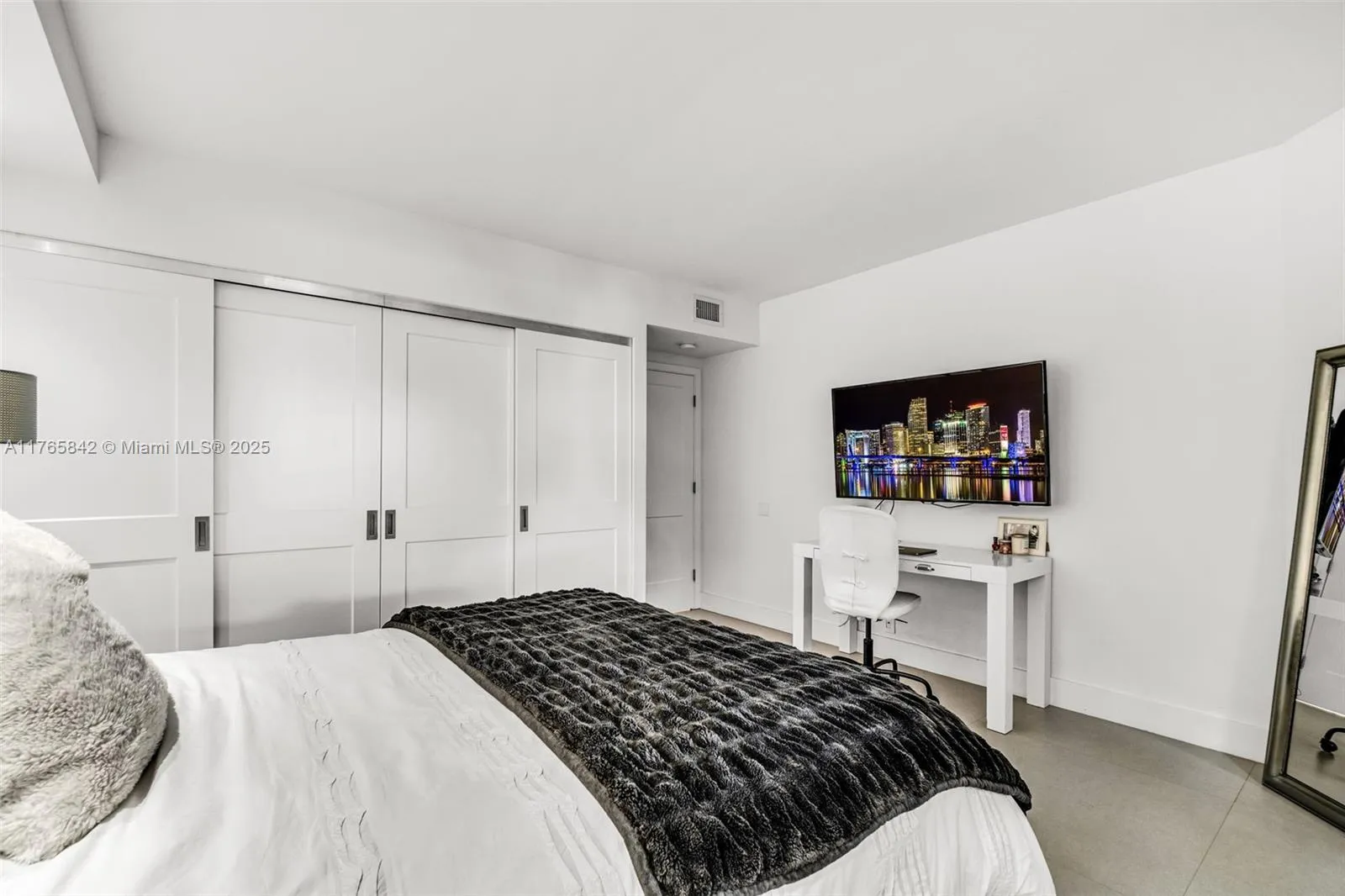 Key Biscayne, Florida 33149, United States, 4 Bedrooms Bedrooms, ,3 BathroomsBathrooms,Residential,Active,91079