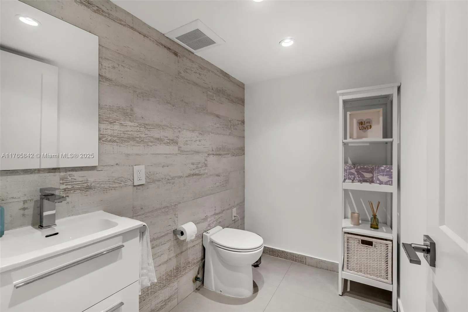 Key Biscayne, Florida 33149, United States, 4 Bedrooms Bedrooms, ,3 BathroomsBathrooms,Residential,Active,91079