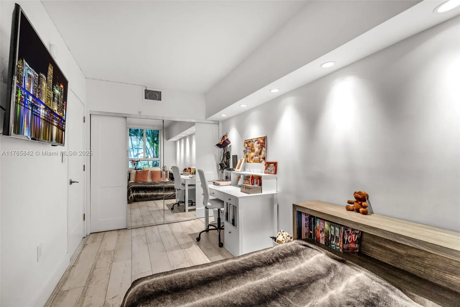 Key Biscayne, Florida 33149, United States, 4 Bedrooms Bedrooms, ,3 BathroomsBathrooms,Residential,Active,91079