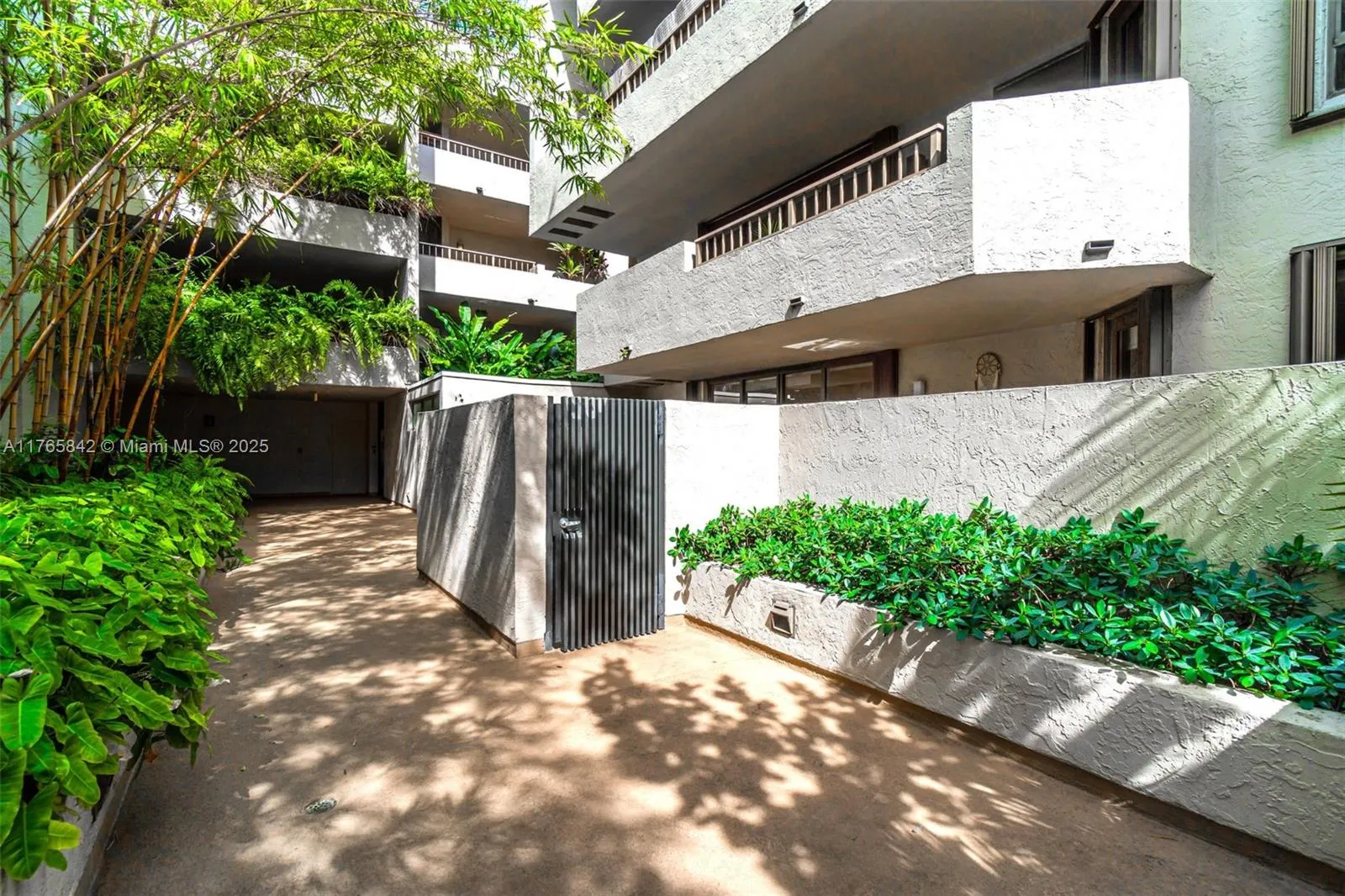 Key Biscayne, Florida 33149, United States, 4 Bedrooms Bedrooms, ,3 BathroomsBathrooms,Residential,Active,91079