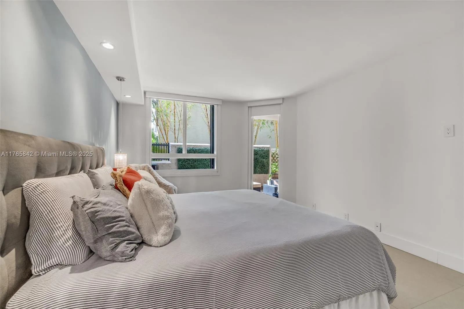 Key Biscayne, Florida 33149, United States, 4 Bedrooms Bedrooms, ,3 BathroomsBathrooms,Residential,Active,91079