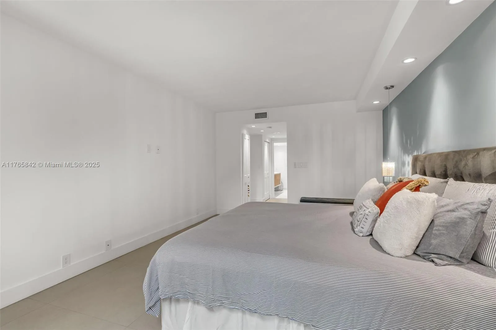 Key Biscayne, Florida 33149, United States, 4 Bedrooms Bedrooms, ,3 BathroomsBathrooms,Residential,Active,91079